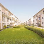 Als Makler in Pattensen wissen wir, ob sich eher der Globalverkauf eines Mehrfamilienhauses lohnt oder ob dieses vorher in einzelne Einheiten aufgeteilt werden sollte.